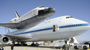 Совалката Индевър се приземи в Калифорния