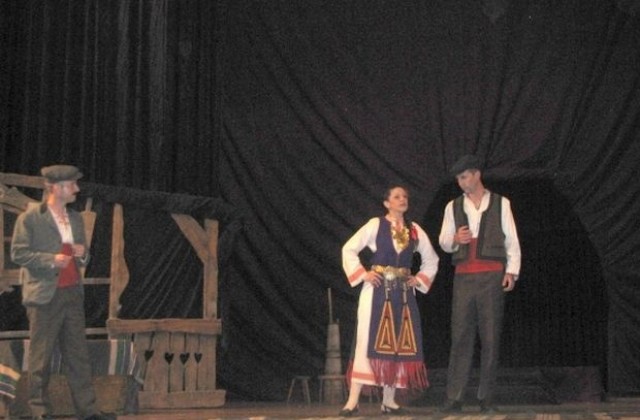 Самодейци играха Боряна