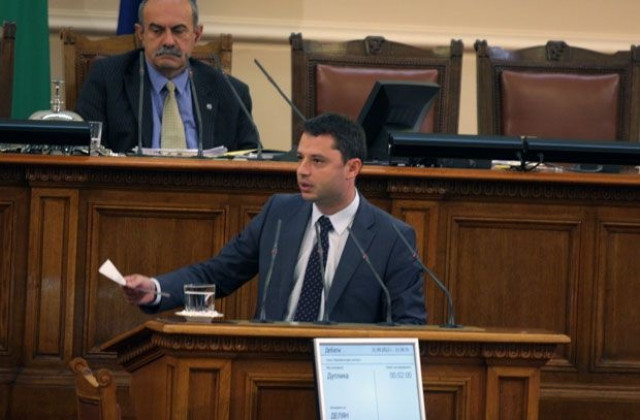 Уестингхаус е само консултант за седми блок в АЕЦ Козлодуй, увери Добрев