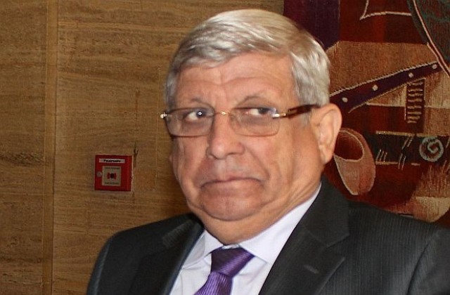 Ще вдигнат заплатите на военнослужещите, обеща Аню Ангелов