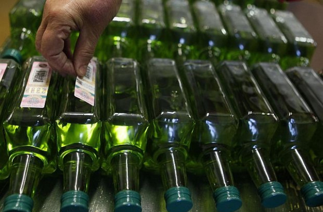 Проверяват за опасен алкохол в България