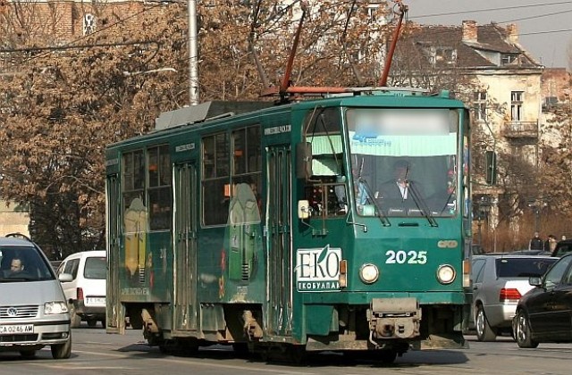 Променят временно движението на трамвай 8 заради ремонт