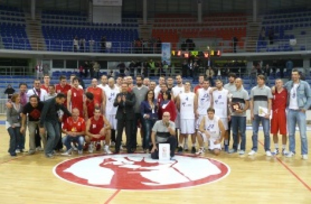 СНИМКИ: Левски продължава с победите, взе втора купа от турнира в Ниш