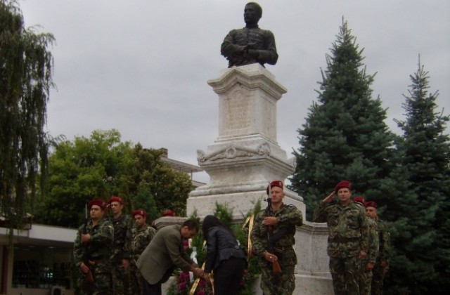 Стотици горнооряховчани присъстват в Търново при прочитане на Манифеста