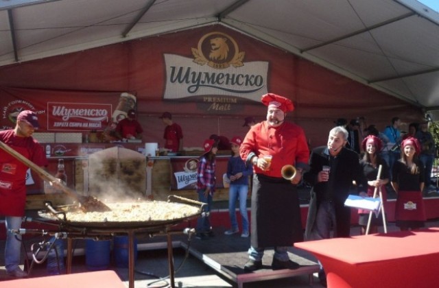 Световен рекорд за най-дълга пикник маса бе поставен в София