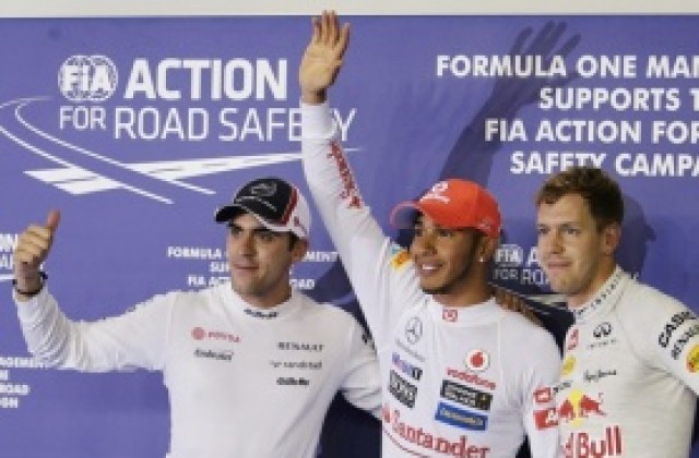 Хамилтън смая всички в Сингапур и спечели пол-позишъна