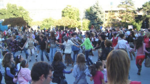 Хиляди се хванаха на голямото търновско хоро