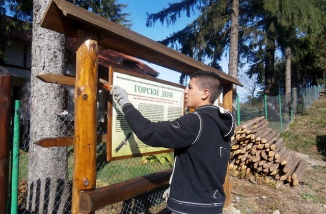 Доброволци имрегнираха табели във Врачански балкан