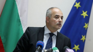 Увеличават пенсиите с около 10 от април