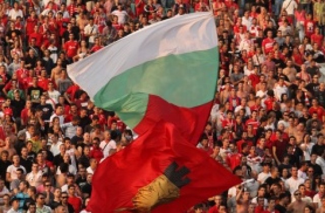 Задържаха автобус с 60 привърженици на ЦСКА заради кражба от бензиностанция