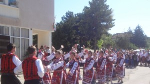 Горно Абланово отбеляза празника си с песни и танци