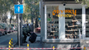 Забравен куфар вдигна на крак полицията