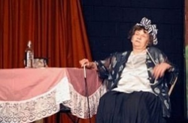 Стоянка Мутафова на ямболска сцена