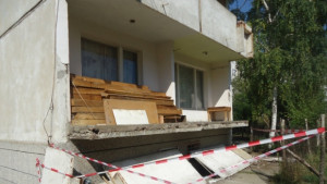 10метров панел падна от тераса на жилищен блок По чудо