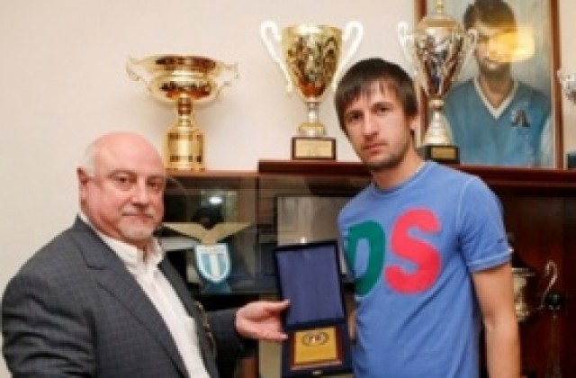 Тасевски с червен картон при тежко поражение на Ирони