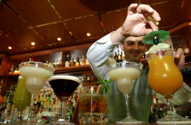 Вещаят фалити и съкращения за заведенията в Студентски град, ако се въведе вечерният час