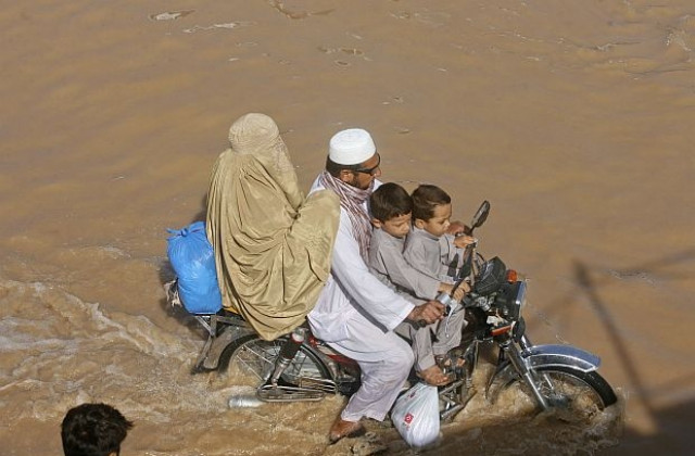 372 жертви на наводненията в Пакистан