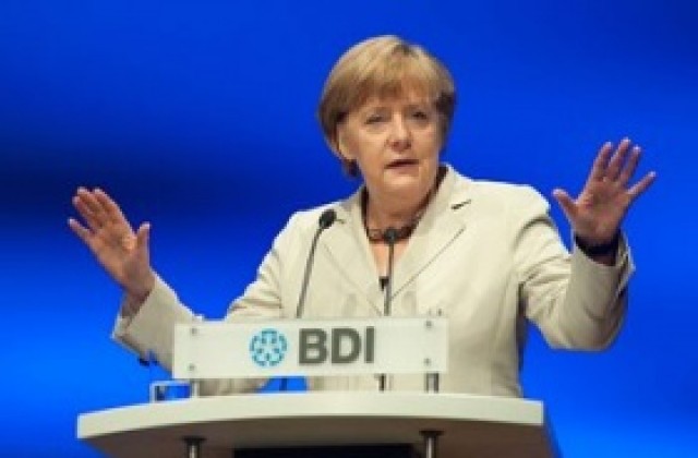 Пазарите са обезпокоени за дълговете на страните в еврозоната, заяви Меркел