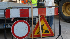 Събарят опасна сграда на ул Жан Жорес в Центъра