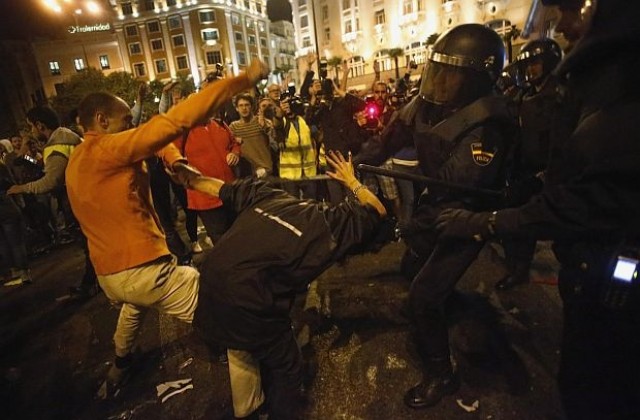 Полицията в Мадрид използва гумени куршуми срещу протестиращи