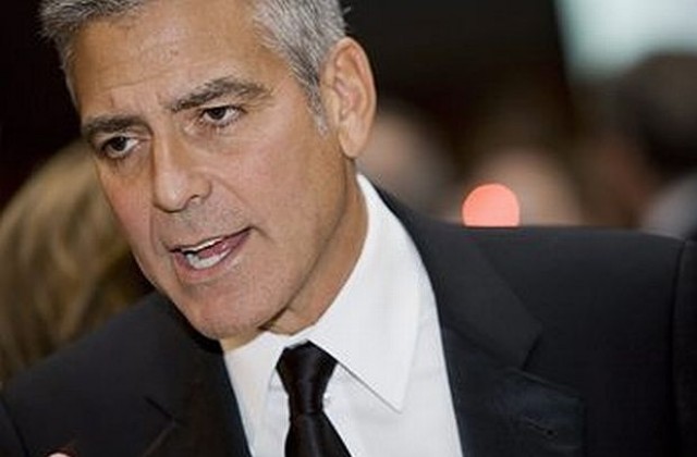 Джордж Клуни продава себе си в помощ на хомосексуалните