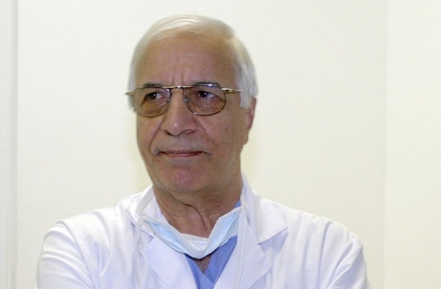 Проф. Чирков ще оперира в Пловдив