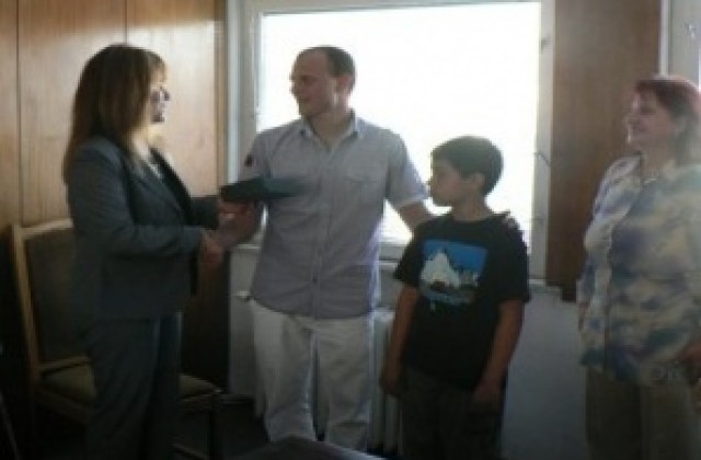 29-годишен габровец дари средства на социално слаби деца