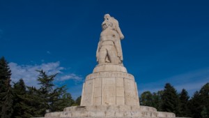 Пантеонът се рaзпада