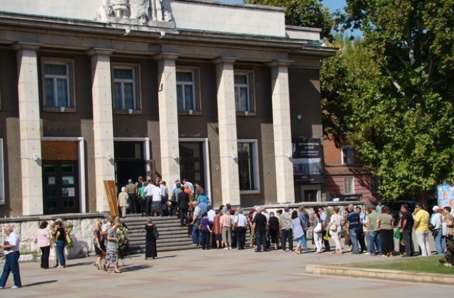 Хиляди изпратиха екскмета на Димитровград инж. Димитър Хаджииванов