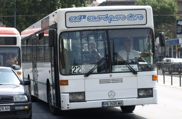 Част от градския транспорт с празнични разписания в събота