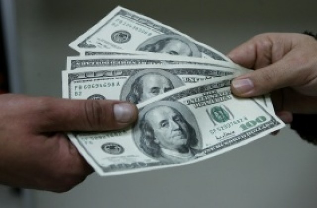 Американските индекси падат, доларът поскъпва