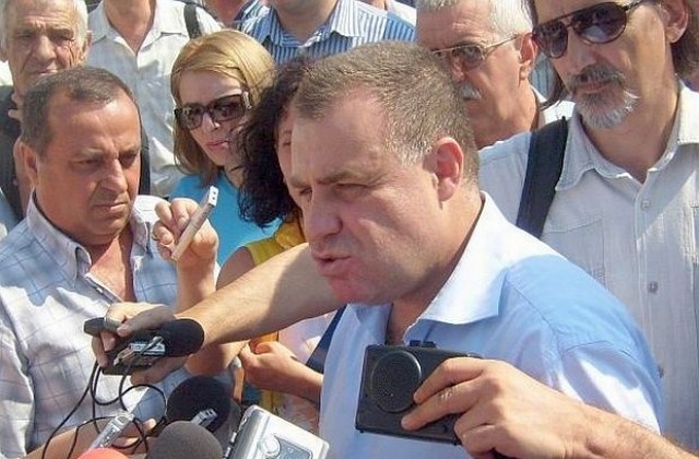 Найденов моли търговски вериги да задържат цените на основни храни