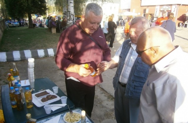 Музика, зелници, ракия, туризъм или Балканска черга