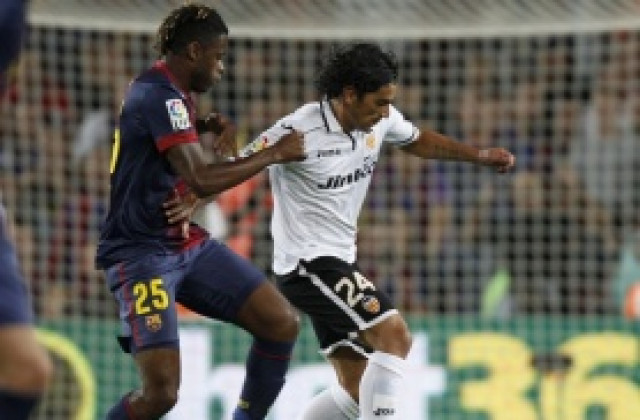 Венгер навил Виланова да купи Алекс Сонг