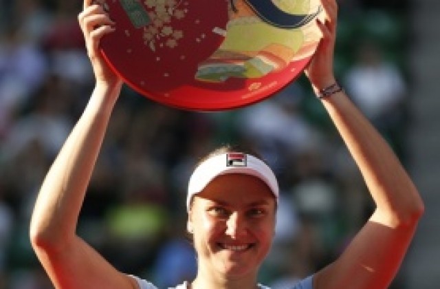 Надя Петрова надви Радванска за титлата в Токио