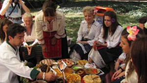 Вкусни български гозби и традиционни английски сладкиши на Пъстра трапеза