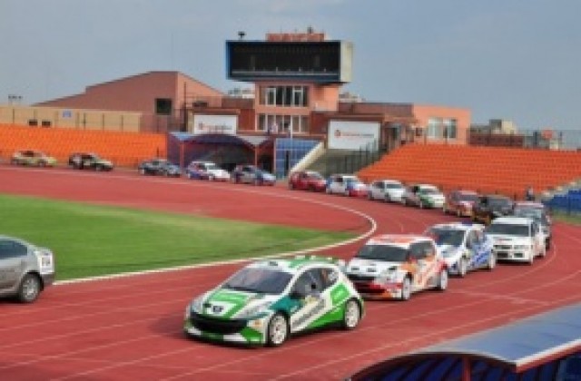 Два турски екипажа катастрофират, Илиев води убедително колоната