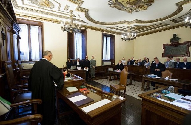 Съдът отхвърли някои от доказателствата срещу бившия иконом на папата