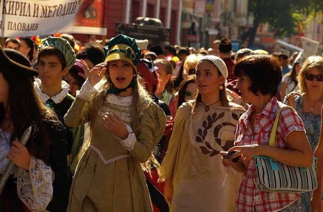 Старият град в Пловдив празнува с ретро шествие