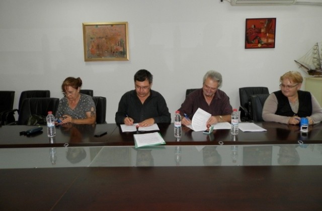 Подписа се споразумение за тристранно сътрудничество в областа на народната просвета