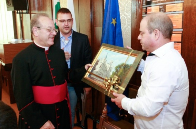 Италиански духовник гостува на Русе