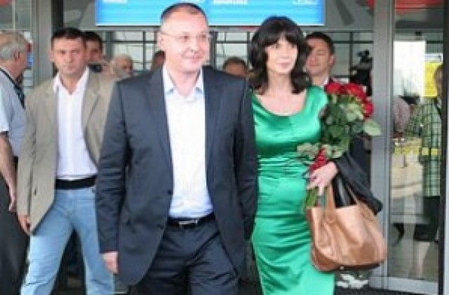 Станишев остава лидер на БСП и след като пое европейските социалисти