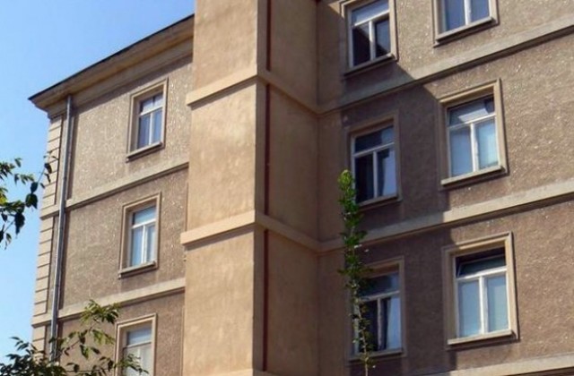 Офисът на НОИ в Димитровград- с външен асансьор?