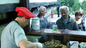 Четири пъти помалко бедни ще получават топъл обяд тази зима