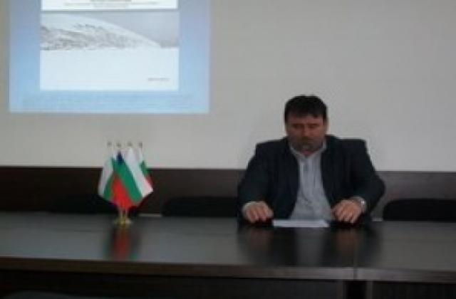 Проверяват над 100 подписа по делото срещу кмета на Куклен