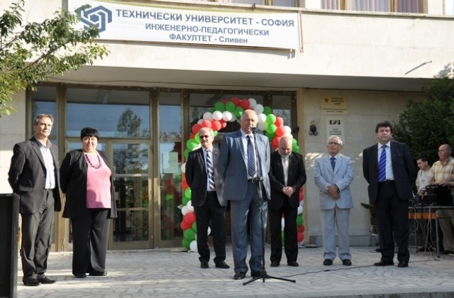 Президентът Росен Плевнелиев поздрави студентите в Сливен