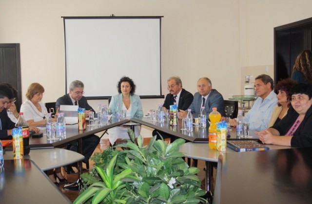 Експерти от Агенцията по акредитация са в Сливен заради филиала към МУ-Варна