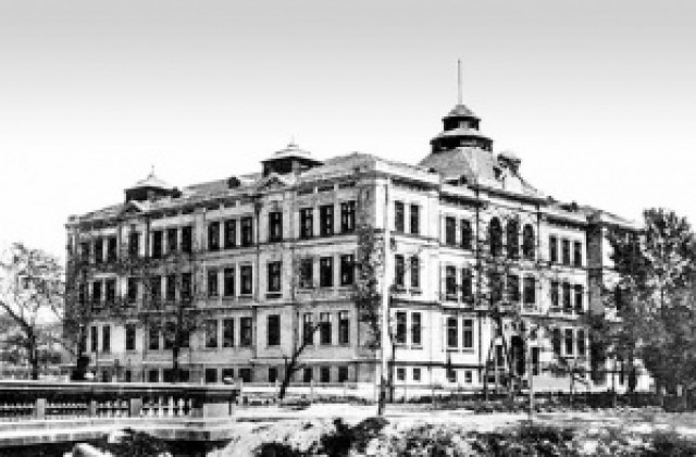 2 октомври - исторически за  варненската Алма матер