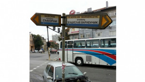 Майка и дъщеря пострадаха при катастрофа с автобус