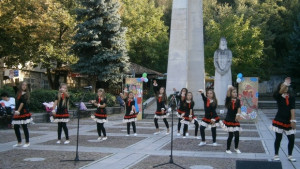 С много забавления за наймалките откри новата учебна година детският